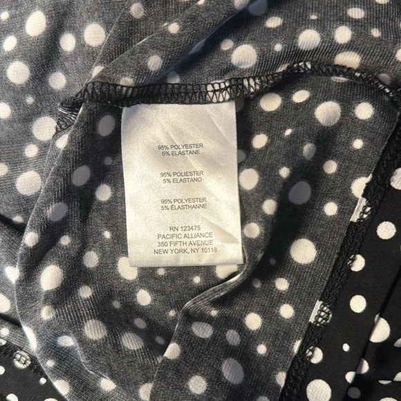 Jones New York polka dot sleeveless blouse - gathered front - sz medium - Picture 6 of 7